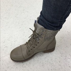 ‼️⬇️NWT Guess Olive Green Boots
